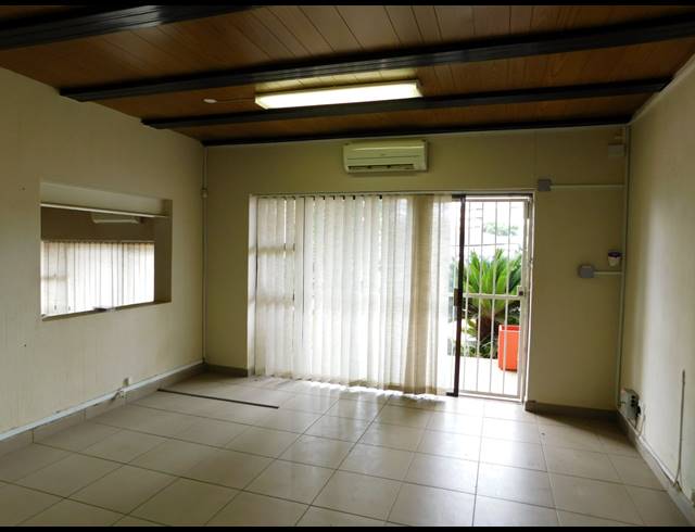 450M² OFFICE TO LET IN FERNDALE